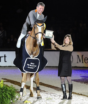 Thumbnail for Beerbaum Storms to Victory in Stuttgart