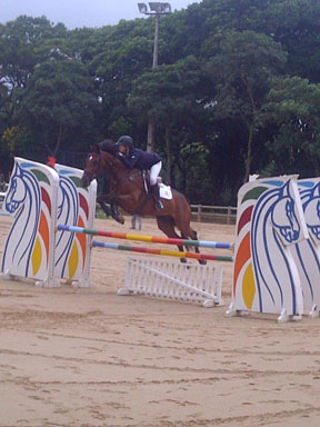 Samantha Starratt of Calgary, AB represented Canada at the 2013 FEI Children's International Classics Final in Brazil, helping earn Team Gold and taking 11th place individually.