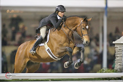 Victoria Colvin and Ovation won the $100,000 USHJA/WCHR Peter Wetherill Hunter Spectacular. Photo by Sportfot