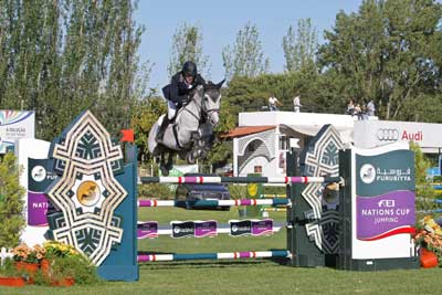 Gerardo Menendez Mieres and Cassino DC produced a brilliant double-clear performance to help Spain to victory in tonight’s Furusiyya FEI Nations Cup™ Jumping 2015 Europe Division 2 leg at Lisbon, Portugal. Photo by FEI/Nuno Pragana