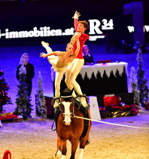 Italy’s Erika di Lupacchini and Lorenzo Forti were a picture of elegance when winning the Pas-de-Deux at today’s third leg of the FEI World Cup™ Vaulting 2015/2016 series in Salzburg, Austria. Photo by FEI/Impressions..Daniel Kaiser