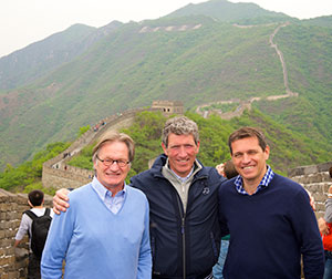 Ludger Beerbaum with the CHIO Aachen organisers Frank Kemperman (left) and Michael Mronz (right) while visiting the Great Wall of China. Photo by Longines Beijing Masters/Arnd Bronkhorst