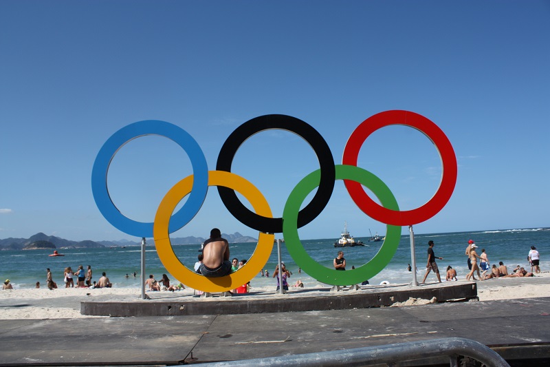 Olympic-symbol-with-butt-crack.
