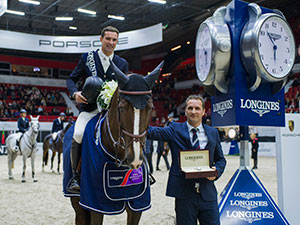 Romain Duguet and Quorida de Treho won the Longines FEI World Cup™ Jumping Western European League leg at Helsinki (FIN) for the second year in a row today. The Swiss rider is pictured being presented with his winner’s watch by Casper Gebeke, Longines Brand Manager Finland. Photo by FEI/Satu Pirinen