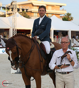 Simon Delestre and Chesall Zimequest with owner Benoît Zimmermann. Photo by Sportfot