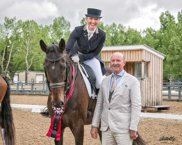 Julia Vysniauskas, pictured with FEI 5* Dressage Judge, Eduard de Wolff van Westerrode (NED), topped the Grand Prix and Grand Prix Special at the CDI 3* Black Tie, held May 31-June 3, 2018 in her hometown of Calgary, AB. Photo by Amanda Ubell Photogtaphy