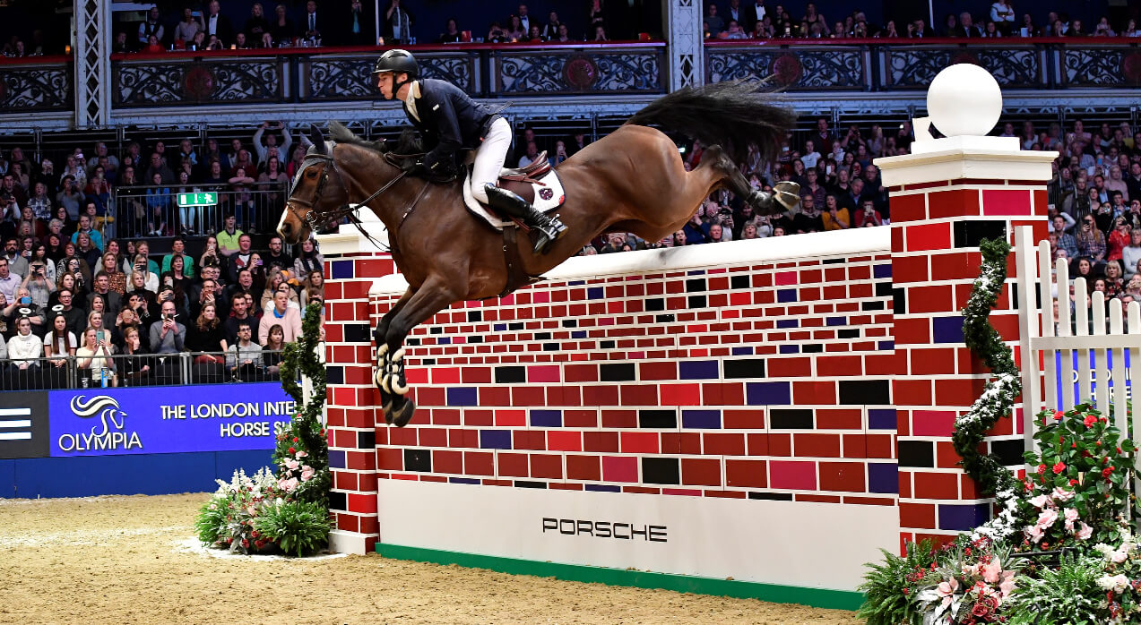 Thumbnail for Pair of high-flying jumpers tie in Puissance at Olympia